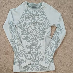 Athleta long sleeve top